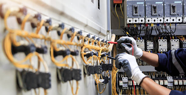 Professional Electrician technician working in Washington, IN